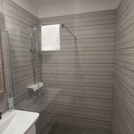 Center Luxury 3 4* 스플리트