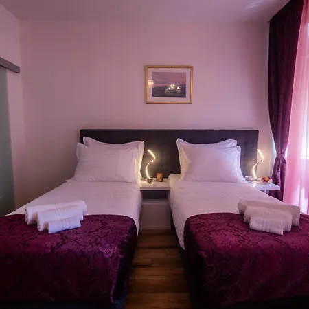 Center Luxury 3 ゲストハウス