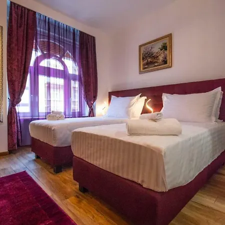 ゲストハウス Center Luxury 3 4*